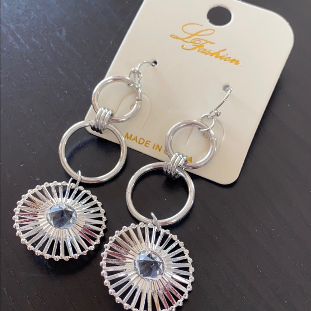 Really cute silver earrings with rhinestone